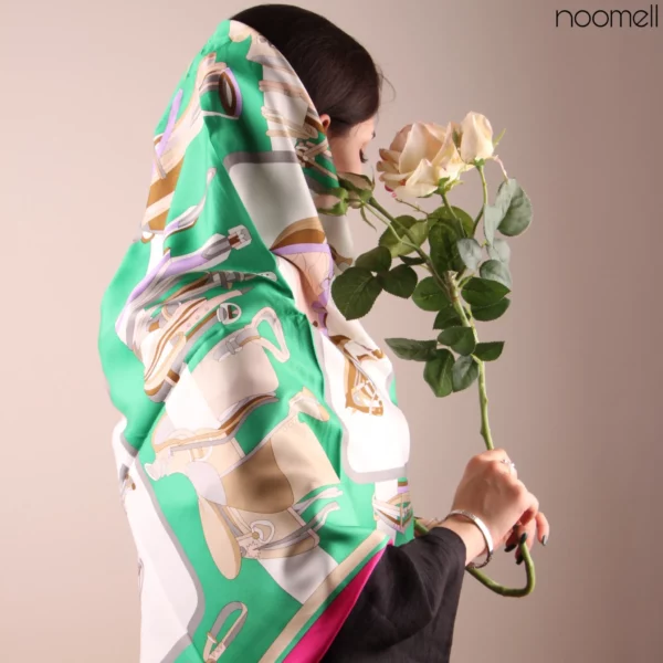 روسری ابریشم دور دست‌دوز طرح اسب